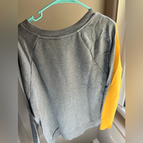 VS PINK crewneck size medium - Picture 2 of 5